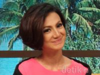 Senyum Manis Wanda Hamidah