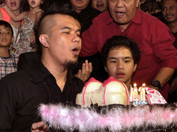 Ahmad Dhani Rayakan Ultah ke-41
