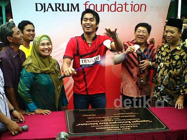 Tontowi Ahmad Terima Penghargaan dari PB Djarum