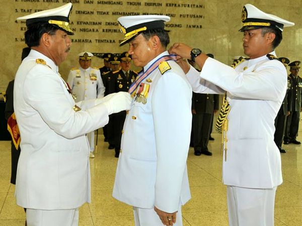 KSAL Thailand Terima Bintang Jalasena Utama dari TNI