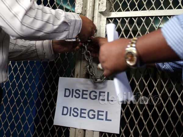 Polisi Buka Segel Kantor PSSI