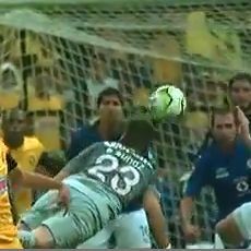 Kiper Ini Cetak Gol Penyelamat, Gagalkan Penalti, Lalu Juara