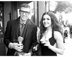 Model Cantik Ini Buat Foto Pernikahan Tanpa Kehadiran Mempelai Pria