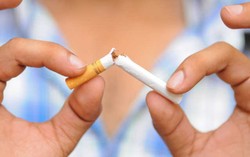 Sedang Berusaha Berhenti Merokok? Konsumsilah Jeruk dan Kismis!