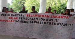 Spanduk Dukungan KJS Dibentangkan di Balaikota