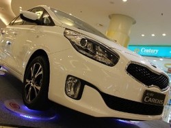 Kencan Singkat Bersama KIA Carens
