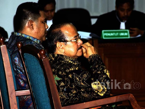 Zulkarnaen Djabar Divonis 15 Tahun Penjara