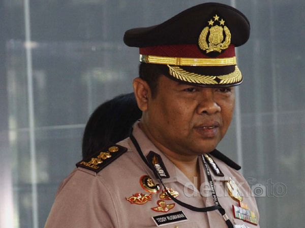 Berseragam Polisi AKBP Teddy Rusmawan Diperiksa KPK