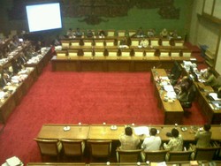 Setoran APBN Turun Rp 41,3 T, DPR Rapat dengan Bos Pajak dan Bea Cukai