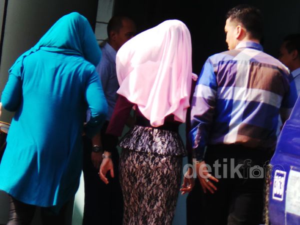 Lyra Virna Kepergok Jalan Bareng Fadlan