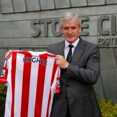 Hughes Dikontrak Stoke Tiga Tahun