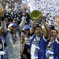 Porto: Beli Murah, Jual Mahal, Trofi pun Tetap Banyak