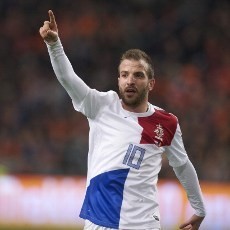 Tak Bisa ke Indonesia, Van der Vaart Minta Maaf