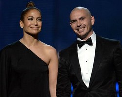 Jennifer Lopez Dituduh Selingkuh dengan Pitbull
