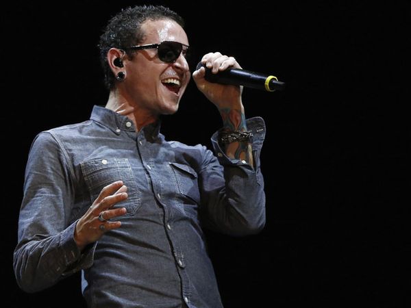 Aksi Panggung Enerjik Chester Bennington