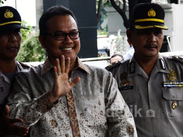 Gubernur Riau Rusli Zainal Diperiksa Sebagai Tersangka