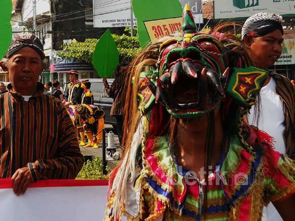 Petani Tembakau Demo Hari Tanpa Tembakau