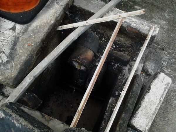 Kabel Listrik Depan RS Pondok Indah Meledak