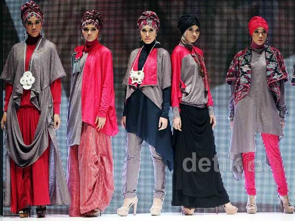 Busana Muslim Ramaikan IIFF 2013