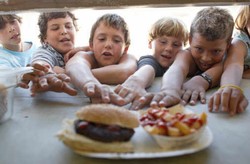 Inggris Larang Gerai Makanan Layani Takeaway Usai Jam Sekolah