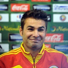 Adrian Mutu Berniat Adopsi Bayi Malang dari China