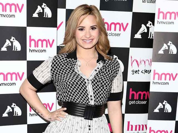 Demi Lovato Tebar Senyuman