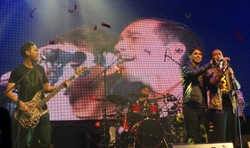 Jokowi Tampil Bareng Bondan Prakoso dan Arkarna Nyanyi Lagu Betawi