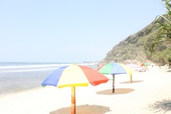 Bibir Pantai Pok Tunggal yang Aduhai