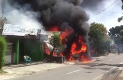 Polisi Medan Selidiki Korsleting Mobil Gran Max yang Picu Kebakaran Rumah