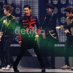 Super Junior Nyanyikan Lagu Happy Birthday Untuk Fans