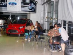 Dalam 5 Jam, 11 Mobil Ford Laku di Tengah Malam