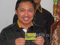 Anis Matta Belanja di Mini Market PKS