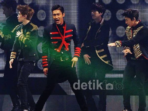 Meriahnya Konser Super Junior Super Show 5