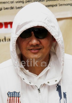 Dijadikan Tersangka karena Ngetweet, Farhat Abbas Gugat UU ITE ke MK