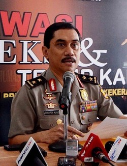 Polisi Cek Kendaraan Pelaku Bom Bunuh Diri di Polres Poso