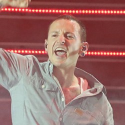 Chester Bennington Siap Beri Sentuhan Berbeda di Stone Temple Pilots