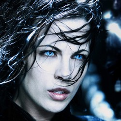 10 Vampir Cantik & Seksi di Film (1)