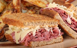 Yummy! Reuben Sandwich, Padat Berisi Corned Beef