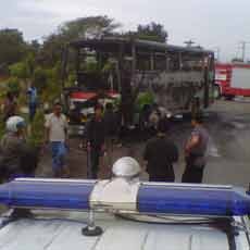 Berikut Kronologi Pembakaran Bus Sinar Mandiri di Pantura Tuban
