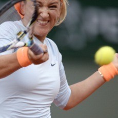 Atasi Schiavone, Azarenka ke Perempatfinal