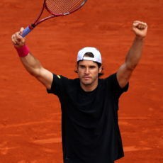 Haas Buat Rekor, Youzhny Banting Raket Lagi