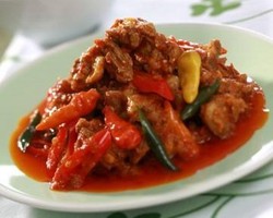Hosh! Nikmatnya Hidangan Daging yang Pedas Gurih Manis 