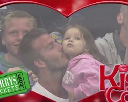 So Sweet, Ciuman Sayang David Beckham untuk Harper Seven