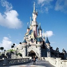 Wuih! Pangeran Saudi Habiskan Rp 193 Miliar di Disneyland Paris