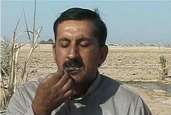 Ya Ampun! Pria Ini Kecanduan Makan Kalajengking Hidup Tiap Hari