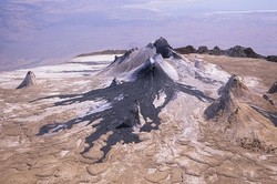 Gunung dengan Lahar Paling Dingin Sedunia Ada di Afrika