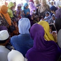  Peringatan 40 Hari, Makam Uje Kembali Dipenuhi Peziarah 