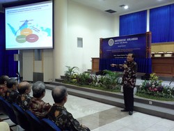 Beri Kuliah Umum di Unair, Chairul Tanjung Bahas Orang Kaya dan Miskin