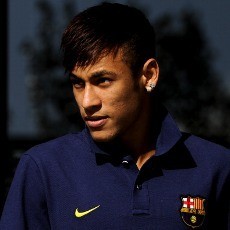 Adriano dan Dani Alves Siap Bantu Neymar Beradaptasi