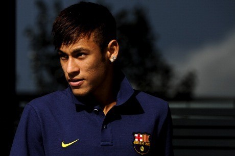 Adriano dan Dani Alves Siap Bantu Neymar Beradaptasi